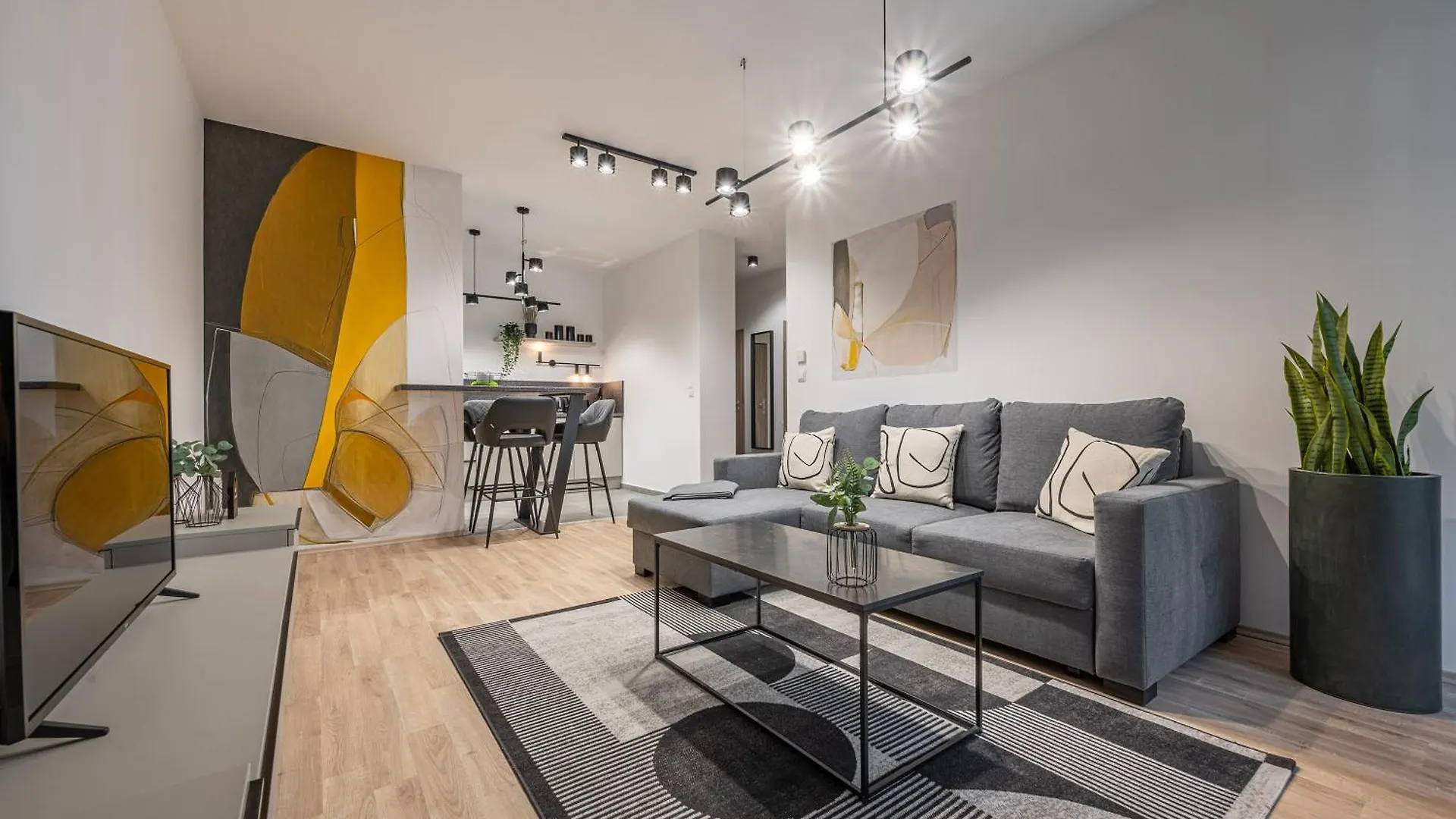 Condo With Balcony @ Downtown Budapest location