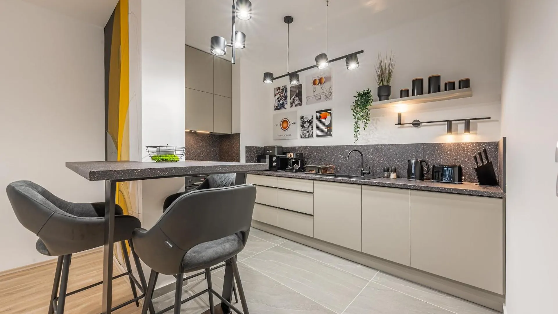 Condo With Balcony @ Downtown Budapest Appartamento