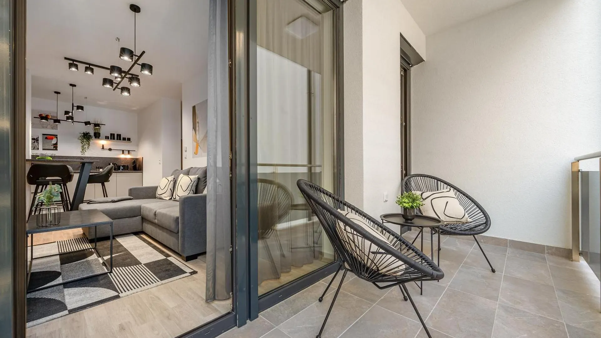 Condo With Balcony @ Downtown Budapest 0*,