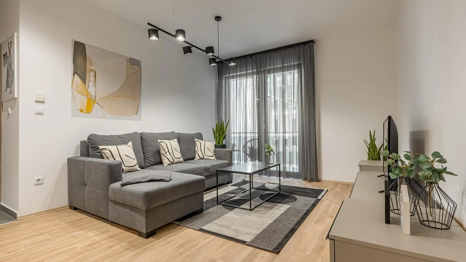 Condo With Balcony @ Downtown Budapest Appartamento