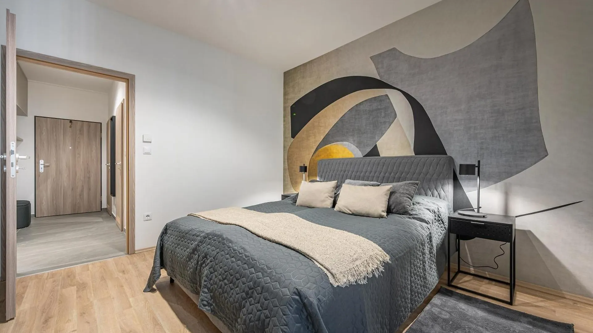 Condo With Balcony @ Downtown Budapest